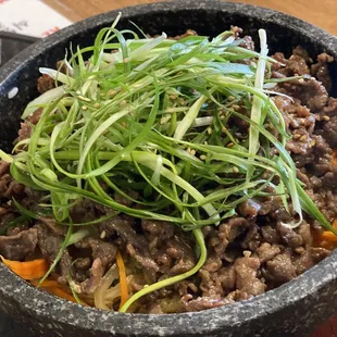 Beef Donburi (stone pot)