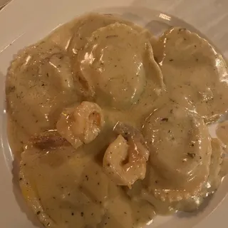 Ravioli all'Aragosta con Salsa Gamberoni