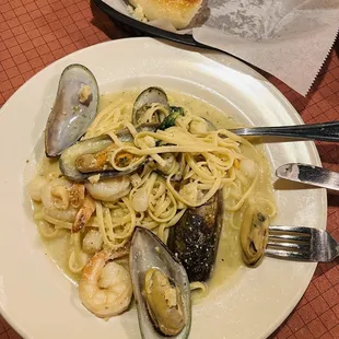 Linguine Tuttomare-clams, shrimp, scallops, and a creamy wine sauce.