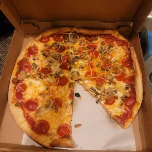 Small sausage, pepperoni, mushrooms, &amp; onion