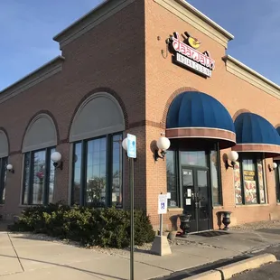 the outside of the restaurant