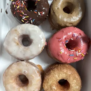 6 pack donut box (bottom left, clockwise: lemon drop, vanilla, chocolate, maple, raspberry, cinnamon sugar)