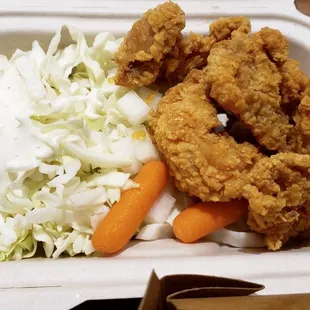 6-piece original chicken plate with Mayo sauce, rice and cabbage with daikon salad