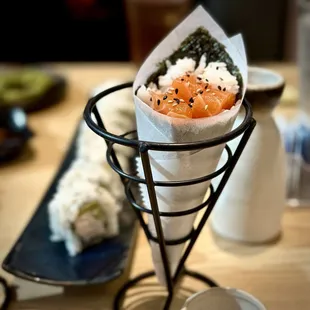 Salmon Hand roll