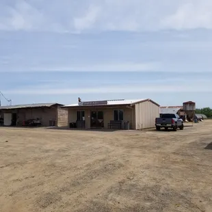 Daddino's 3706 N Thompson Ave, Clovis, CA 93619