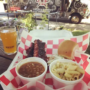Smoked ribs with 4 cheese baked macaroni