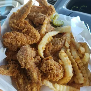 THIS IS THE BEST CHICKEN IN TOWN ASK FOR THE Sweet Daddy Spicy Sauce