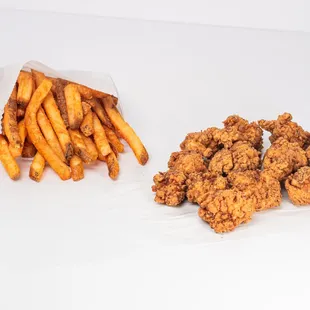 food, chicken wings and fried chicken