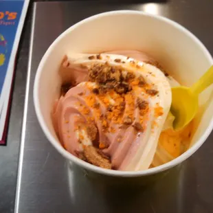 Several flavors with some candy on top. Yummy.