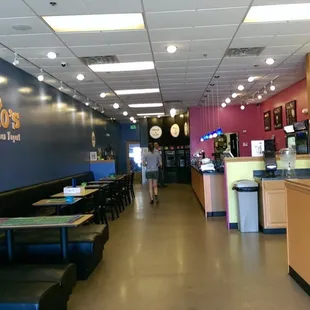 First view after walking in, very cheery looking.