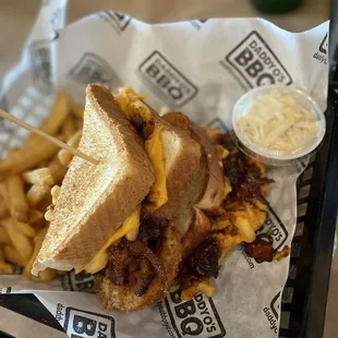 THE STATEN ISLAND BOMBER Blend of short rib, brisket, pulled pork stuffed with mac and cheese, on Texas toast w/ onion rings