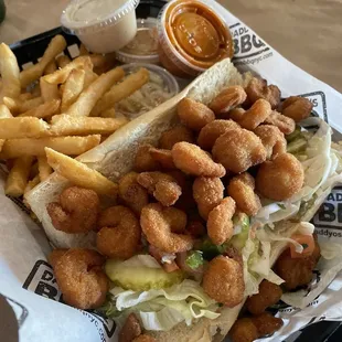 Fried shrimp po&apos; boy