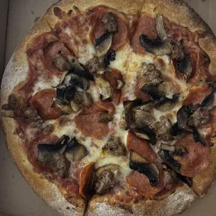 Small customized pizza with mushrooms,sausage and pepperoni