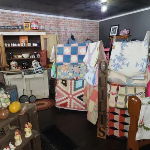 Ole cupboards and quilts!