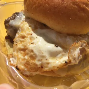 Die Munster die with a fried egg