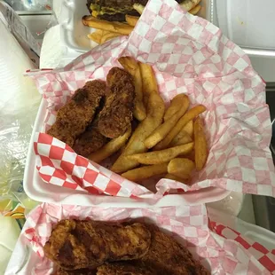 Daddys Delights restaurant in Las Vegas Burned Food Delivered hours later and they refused to refund us or come back out!