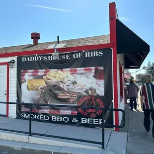 a sign for the restaurant