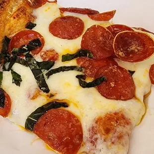 Neapolitan pepperoni with basil. Super delicious!