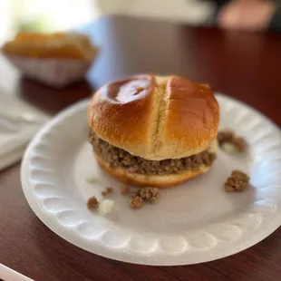 a hamburger on a paper plate