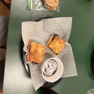 Chipotle Cheddar Roast Beef, cookies, and a fountain drink.