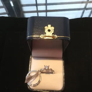 14KW Diamond Engagement ring and band