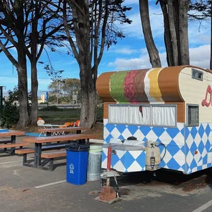 Outside @lesminaddio