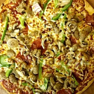 a pizza with pepperoni, sausage and peppers