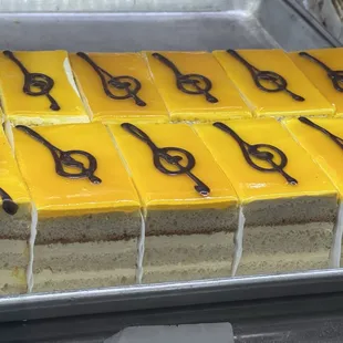 Mango mousse cake