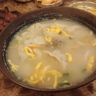 13. Dduk Man Doo Gook