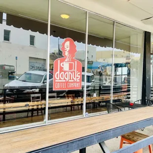the outside of a coffee shop