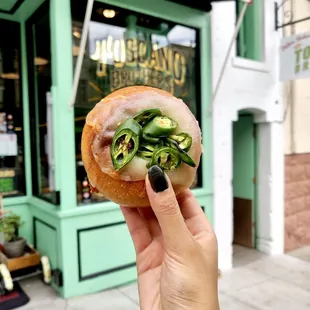Serrano pepper and asiago bagel (ig @les.s_eats)