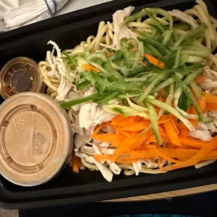Cold noodle with shredded chicken