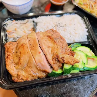 Black Pepper Pan Fried Chicken Filet with Rice 黑胡椒雞排飯