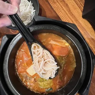 B3. Tomato Crossing Bridge Rice Noodle Soup Beef Slice