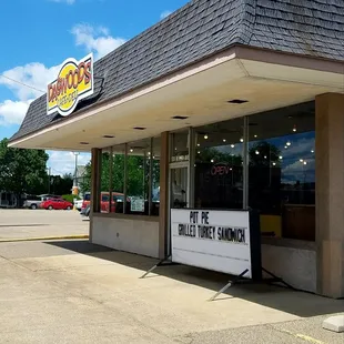 the outside of the restaurant