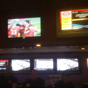 Tons of rvs pool and darts