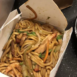 Combination lo mein large