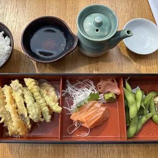 Lunch special: salmon sashimi and and mixed tempura