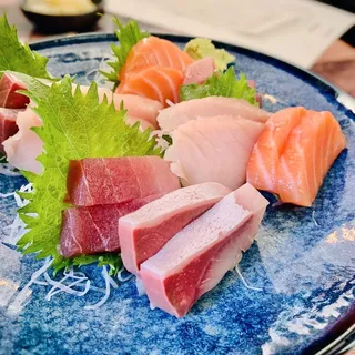 Moriawase sashimi