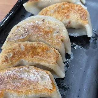 6 Gyoza