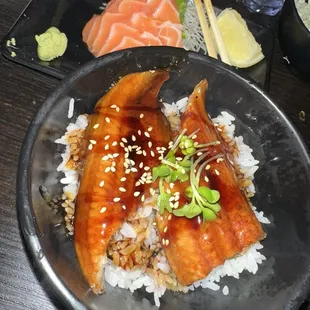 Half eel bowl &amp; salmon sashimi