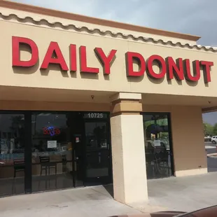 A very very FRESH donut family owned great  friendly and appreciative bunch of people .