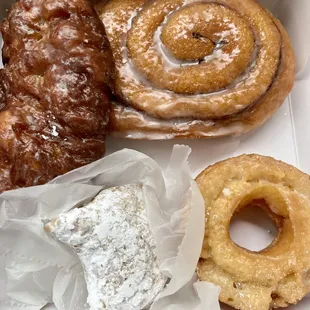 I love this place! Awesome fresh donuts