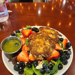 Berry salad with crab cakes