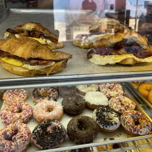 Jay was here and this place smells like thick cut cooked bacon and fresh donuts and good coffee