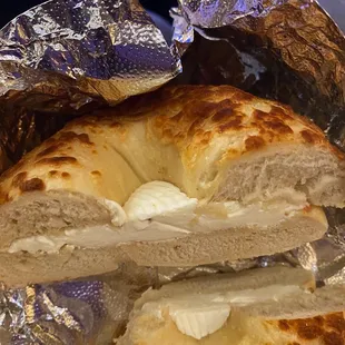 asiago bagel w cream cheese