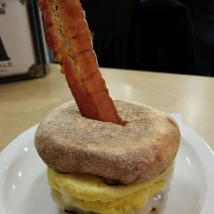 Cool little breakfast nook! Awesome coffee cozy atmosphere.