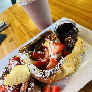 Strawberry French Toast &amp; Açaí Power Smoothie