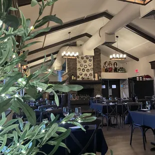 Pretty, relaxing ambience on a quiet Tuesday night in July.  071624