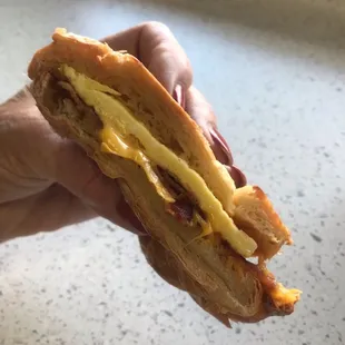 Egg, bacon&amp; cheese croissant sandwich